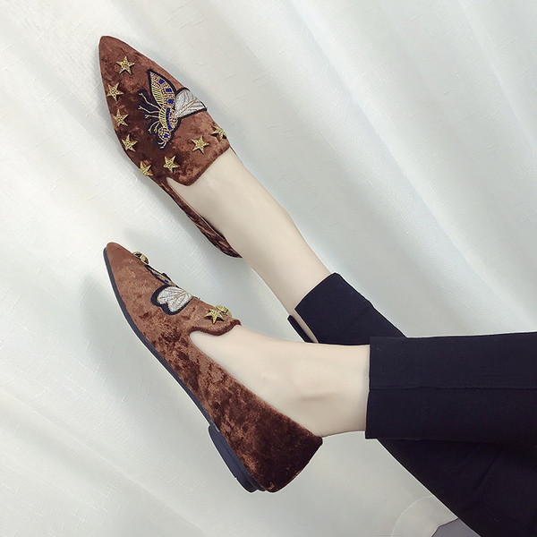 Mocasini de dama cu broderie si elemente metalice in trei culori