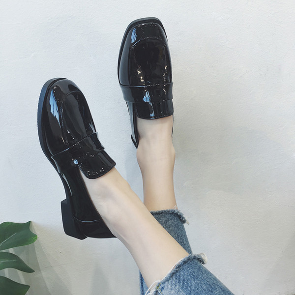 Lakkbőr mokaszinok fekete és barna színben