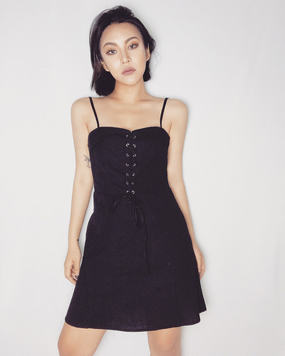 Μοντέρνο γυναικείο φόρεμα με δεσμούς σε τέσσερα χρώματα