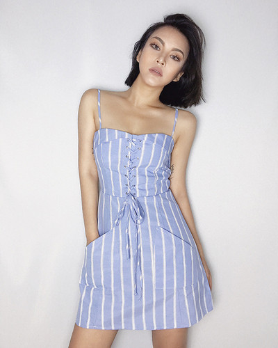 Μοντέρνο γυναικείο φόρεμα με δεσμούς σε τέσσερα χρώματα