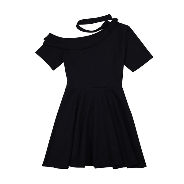 Елегантна дамска разкроена рокля с паднал ръкав