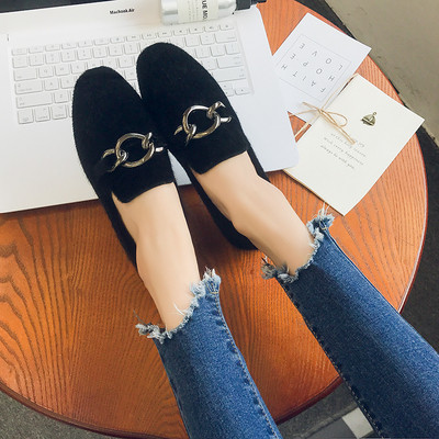 Női mokaszin fém lánccal, három színben