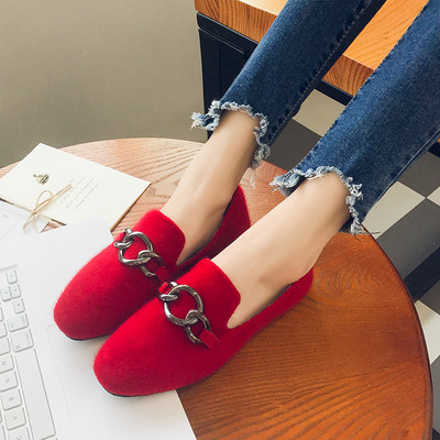 Női mokaszin fém lánccal, három színben