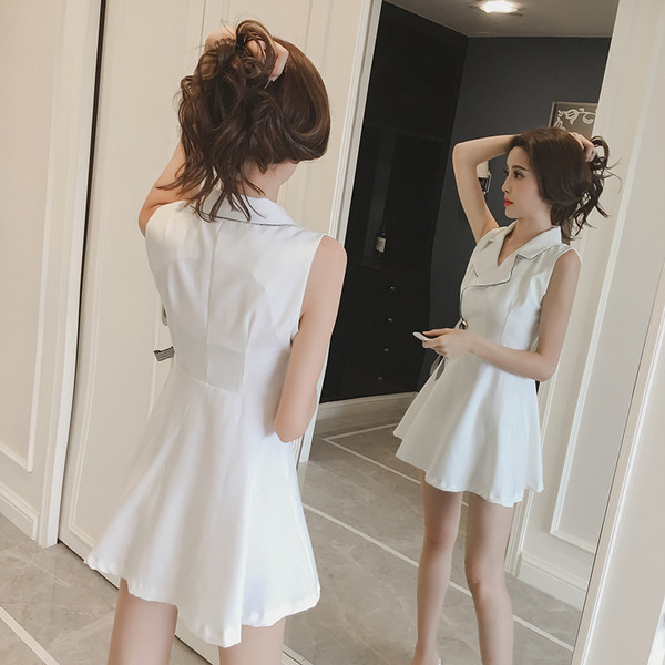 Κομψό γυναικείο μαύρο φόρεμα 