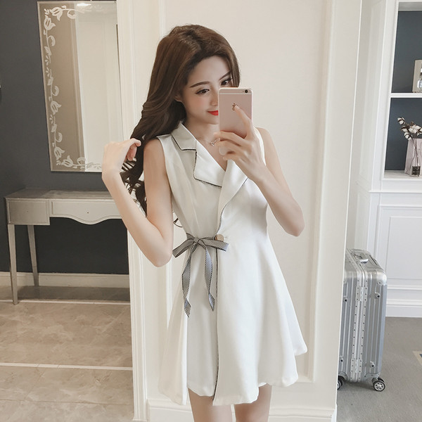 Κομψό γυναικείο μαύρο φόρεμα 