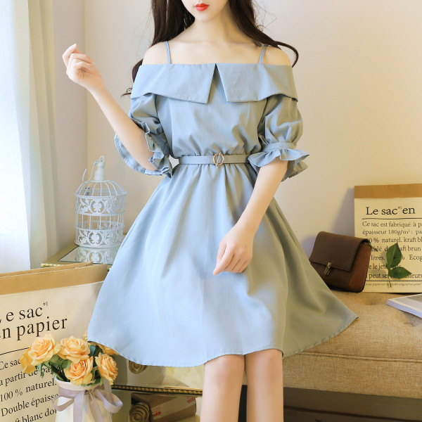 Μοντέρνο γυναικείο  φόρεμα  με πεσμένα μανίκια και ζώνη