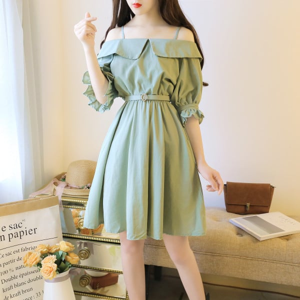 Μοντέρνο γυναικείο  φόρεμα  με πεσμένα μανίκια και ζώνη