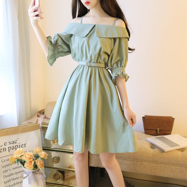 Μοντέρνο γυναικείο  φόρεμα  με πεσμένα μανίκια και ζώνη