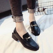 Mocasini eleganti de dama de culoare neagra din piele ecologica cu decor metalic