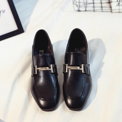 Mocasini eleganti de dama de culoare neagra din piele ecologica cu decor metalic