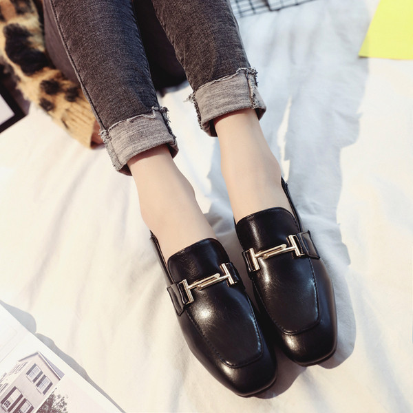 Mocasini eleganti de dama de culoare neagra din piele ecologica cu decor metalic