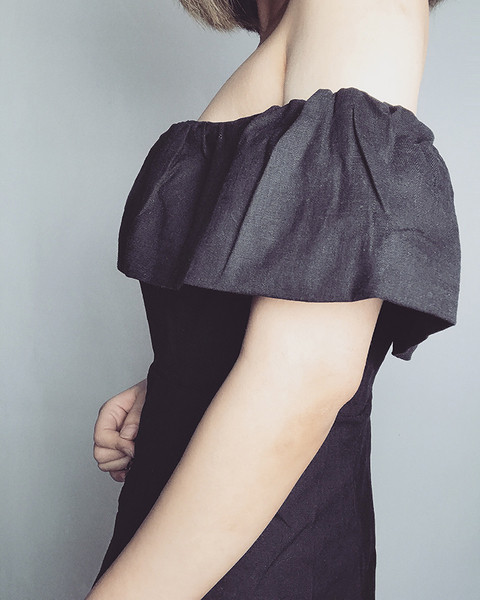 Lezser női fekete ruha leesett ujjakkal