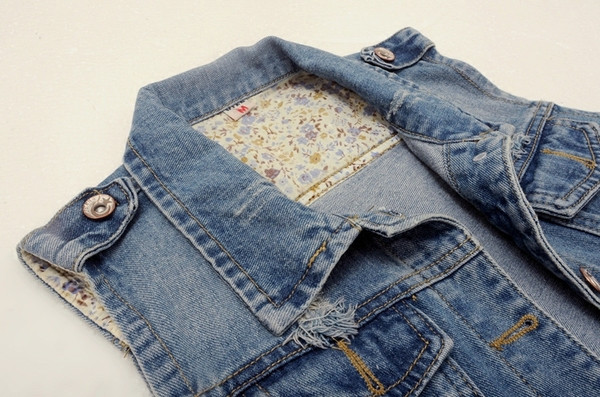 Модерен дамски дънков елек къс модел в  два цвята 