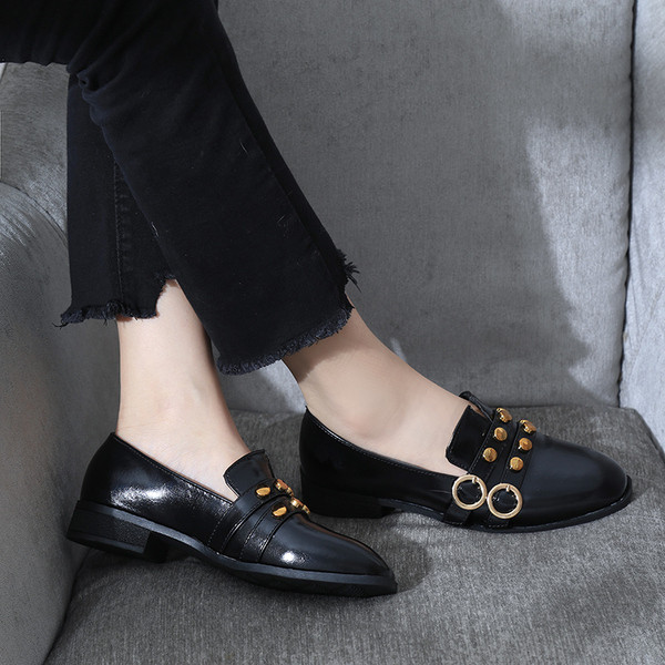 Mocasini eleganti de dama cu elemente metalice in negru, bej si maro