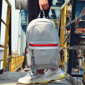 Ellentmondásos férfi hátizsák fekete és szürke színben