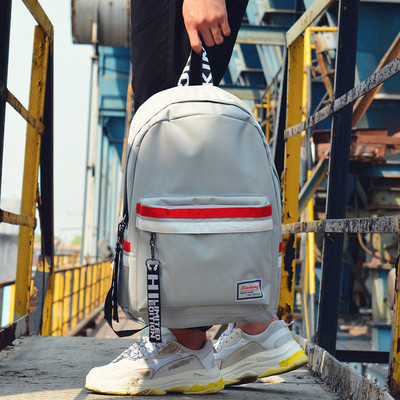 Ellentmondásos férfi hátizsák fekete és szürke színben