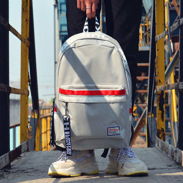 Ellentmondásos férfi hátizsák fekete és szürke színben