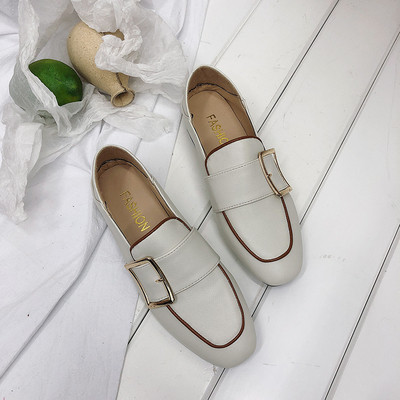 Öko bőrből készült női mokaszin fekete-fehér színben