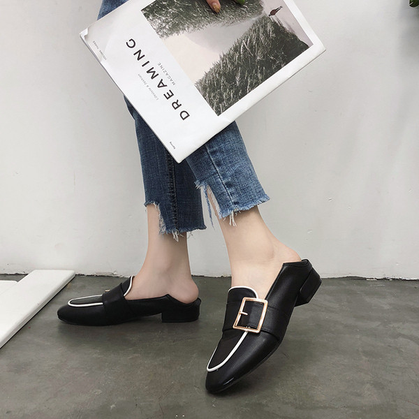 Öko bőrből készült női mokaszin fekete-fehér színben