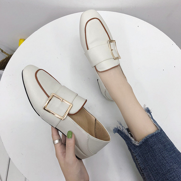 Öko bőrből készült női mokaszin fekete-fehér színben