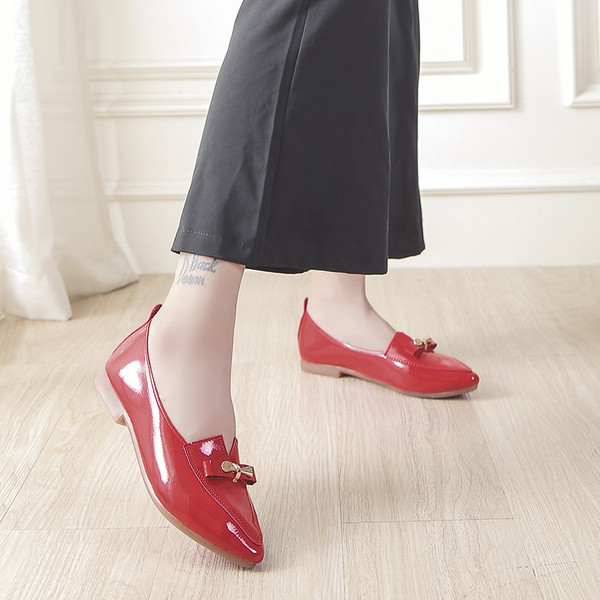 Mocasini de dama din piele lacuita in trei culori - model ascutit