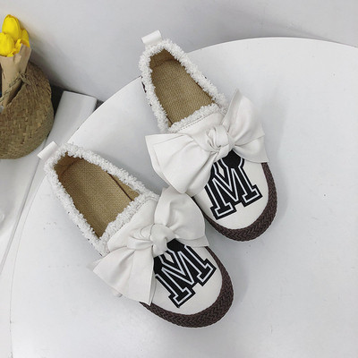 Sport és alkalmi női mokaszinok szalaggal, két modellben