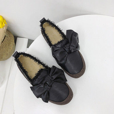 Sport és alkalmi női mokaszinok szalaggal, két modellben