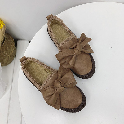 Sport és alkalmi női mokaszinok szalaggal, két modellben