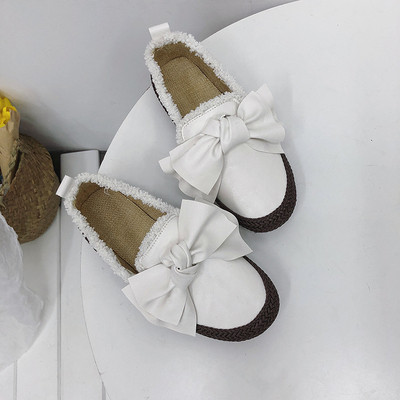 Sport és alkalmi női mokaszinok szalaggal, két modellben