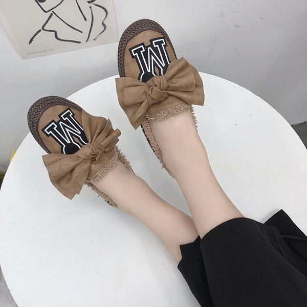 Sport és alkalmi női mokaszinok szalaggal, két modellben