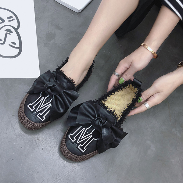 Sport és alkalmi női mokaszinok szalaggal, két modellben