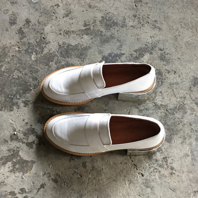 Eko bőrből készült alkalmi női mokaszinok két színben