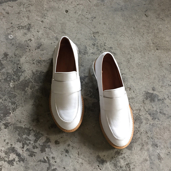 Eko bőrből készült alkalmi női mokaszinok két színben