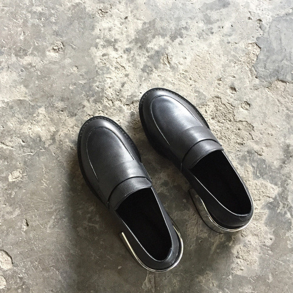 Eko bőrből készült alkalmi női mokaszinok két színben