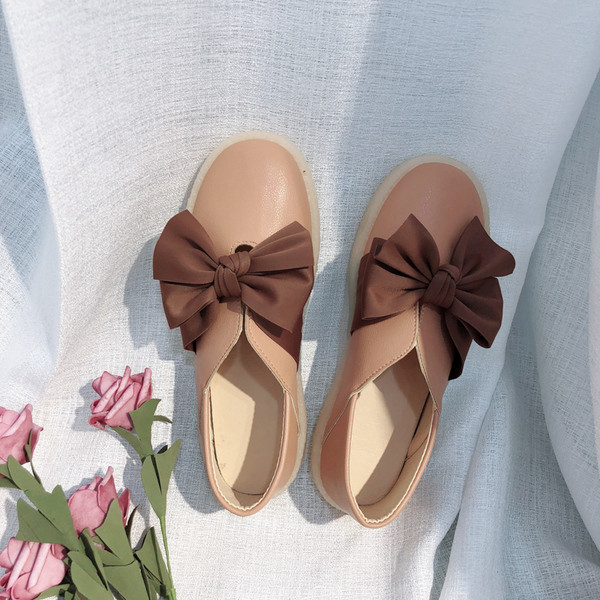 Öko bőrből készült női mokaszinok három színben szalaggal