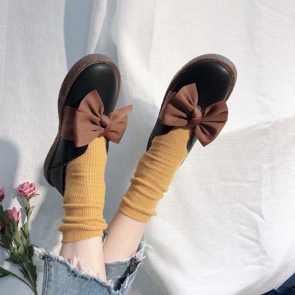 Öko bőrből készült női mokaszinok három színben szalaggal