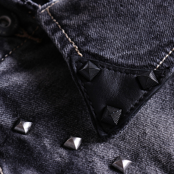 Модерен мъжки дънков елек в сив цвят с декоративни капси