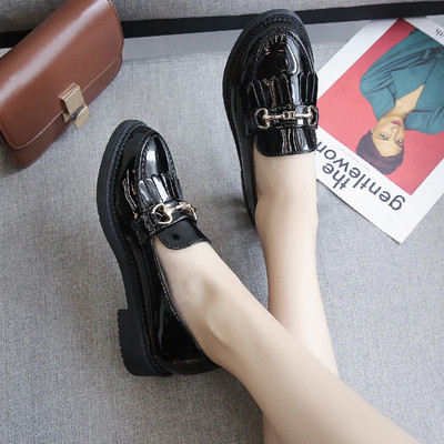 Mocasini de dama patentati in negru cu franjuri - doua modele