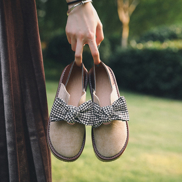 Kényelmes női mokaszin két színben, kockás szalaggal