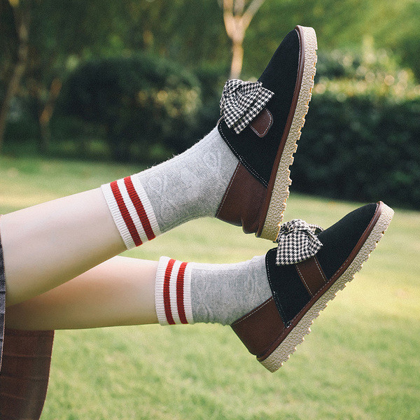 Kényelmes női mokaszin két színben, kockás szalaggal