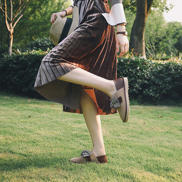 Kényelmes női mokaszin két színben, kockás szalaggal