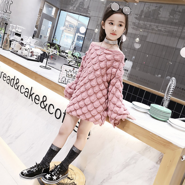 Modern gyerektunika nyitott vállú, széles ujjú