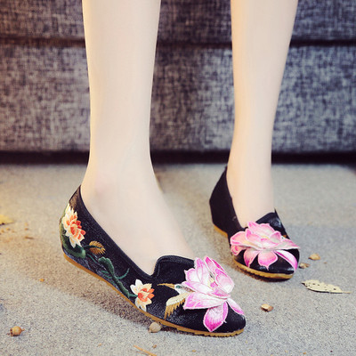 Mocasini de dama cu broderie si element 3D in doua culori