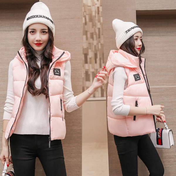 Μοντέρνο γυναικείο  γιλέκο  με κουκούλα σε κοντό κόψιμο σε διάφορα χρώματα