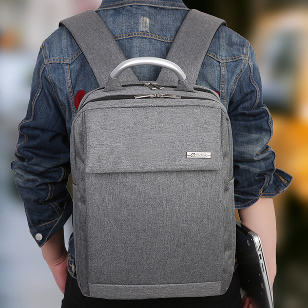 Modern férfi hátizsák többféle színben