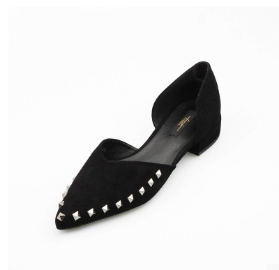 Stílusos női mokaszin fekete és barna színben, fém elemekkel