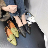 Hegyes modell női mokaszin fém csattal két színben