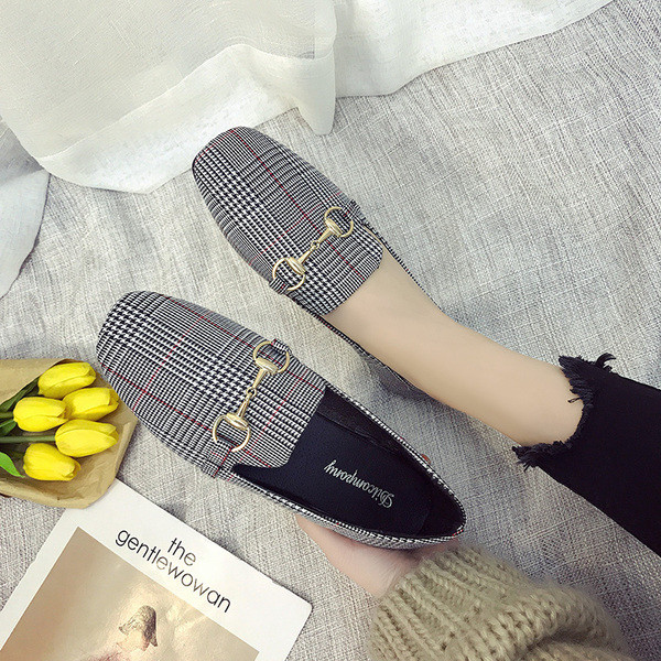 Mocasini de dama in carouri in doua culori cu element metalic