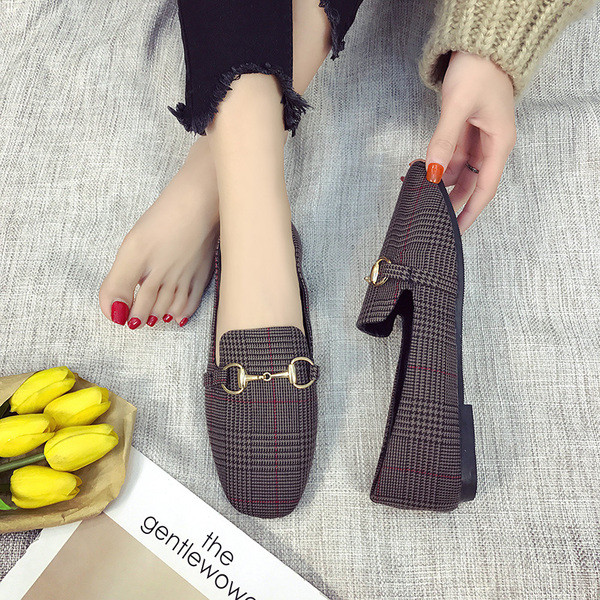 Mocasini de dama in carouri in doua culori cu element metalic