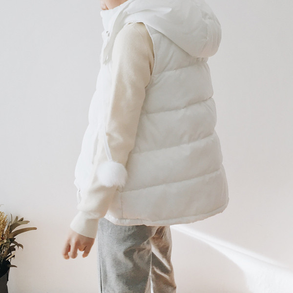 Μοντέρνο γυναικείο γιλέκο με κουκούλα σε μαύρο και άσπρο χρώμα